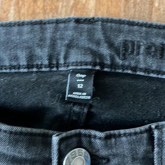 Gap - Picture 2 of 2